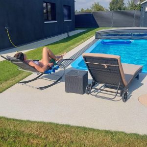 poilsis prie baseino