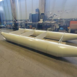 dvieju pontonu katamaranas